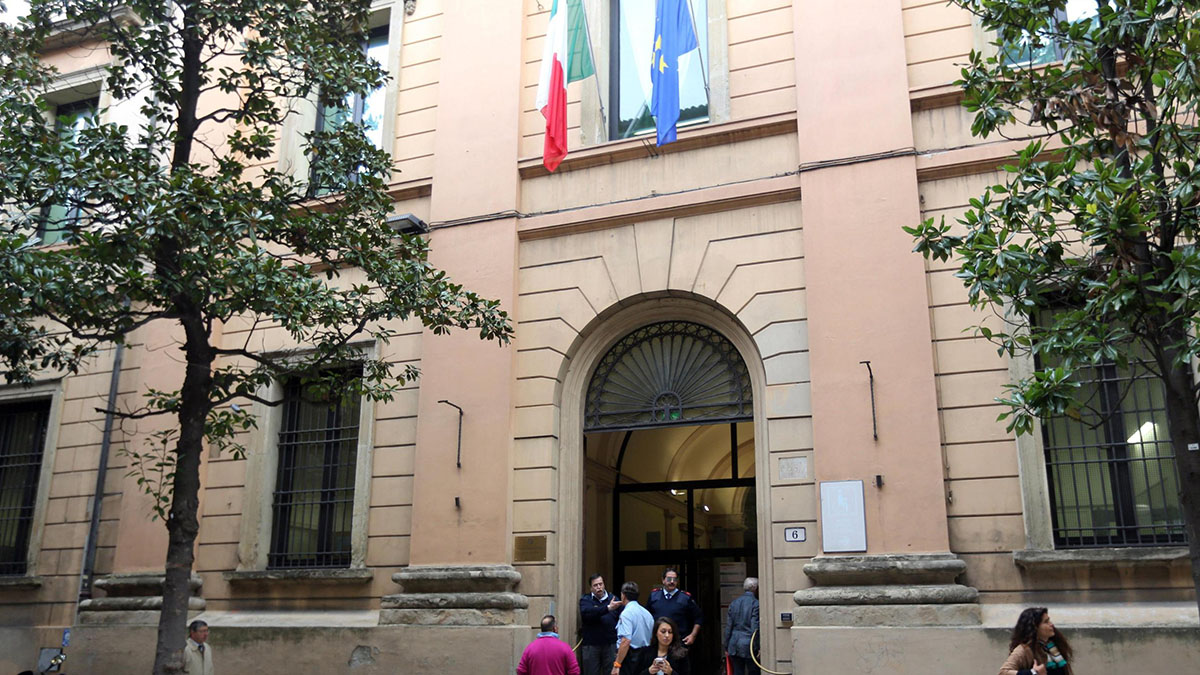 Bologna, la badante deruba due anziani. Il pm: ‘Fatto tenue, archiviare’