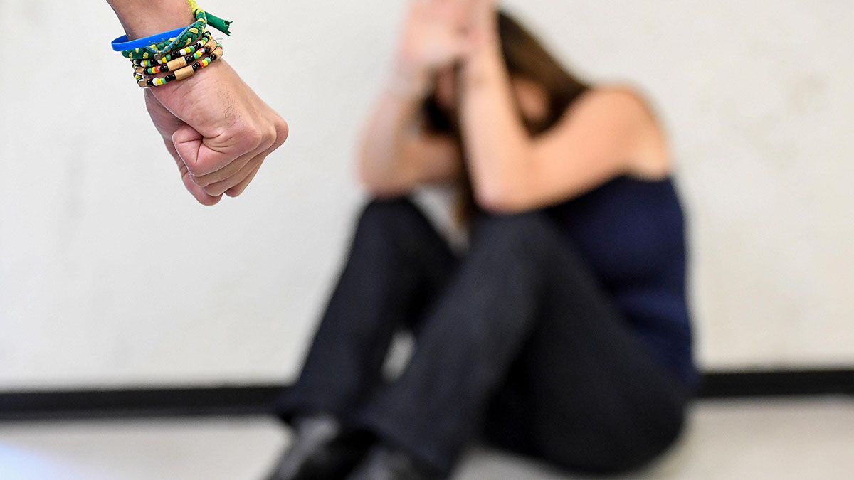 Abusò della figlia e patteggiò la pena: dopo la condanna ci avrebbe riprovato