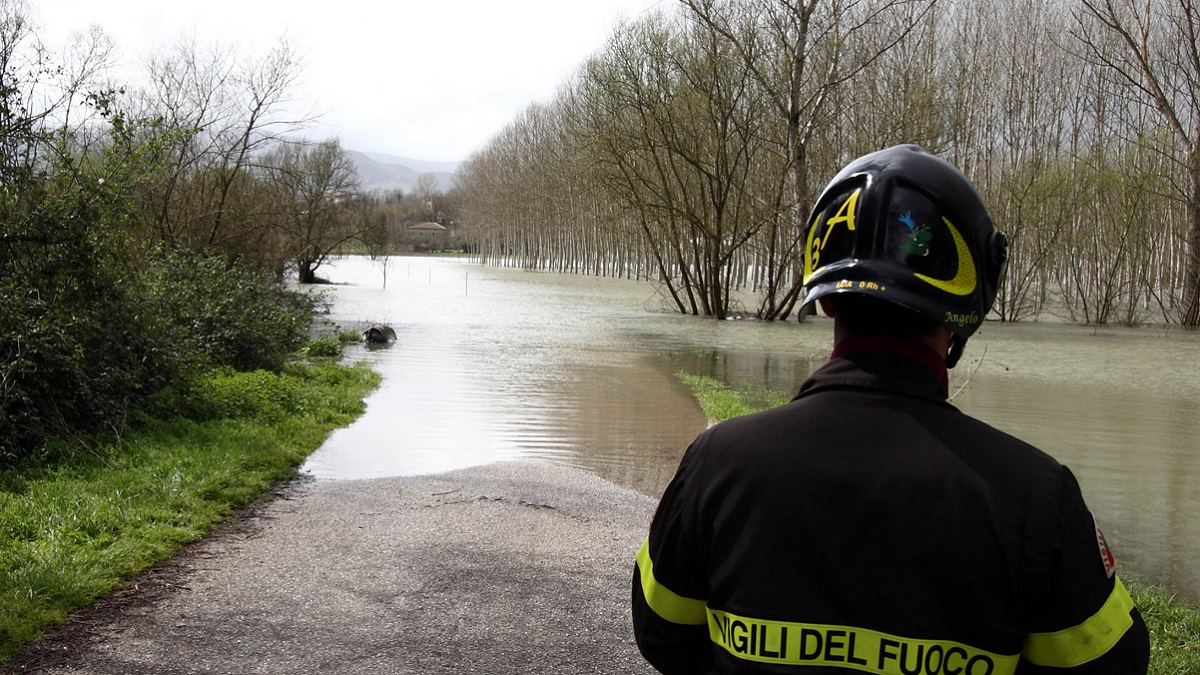 Ritrovamento shock nel Po: due cadaveri sono emersi dalle acque del fiume. Uno è senza testa