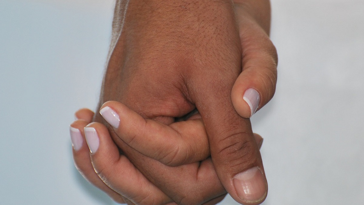 Sesso tra un 50enne e una 13enne: indagata la madre della giovane per sospetta connivenza