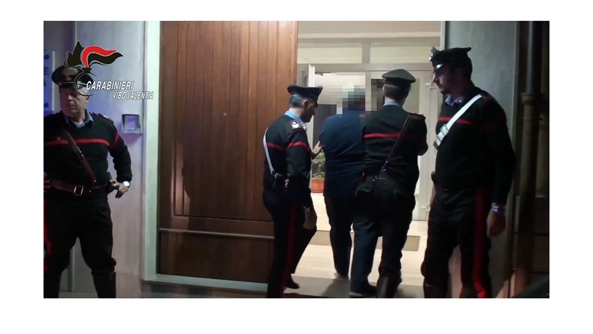 Vibo Valentia: donna rinchiusa in garage e picchiata da tre fratelli. Arrestati