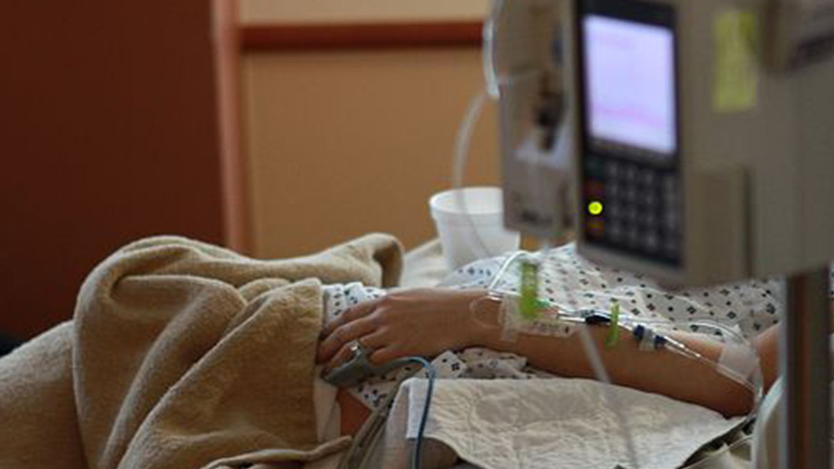 Pugni alla moglie per farla abortire: condannato a 2 anni con l’abbreviato