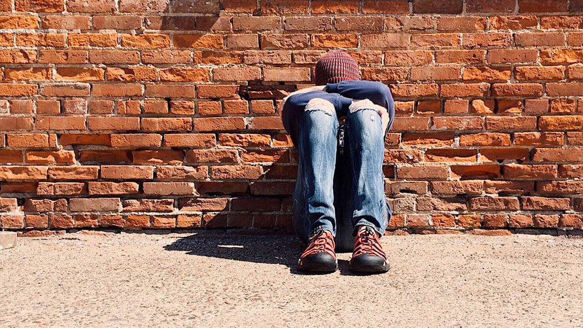 Ravenna, insulti e maltrattamenti al figliastro 15enne: ‘Sei gay’