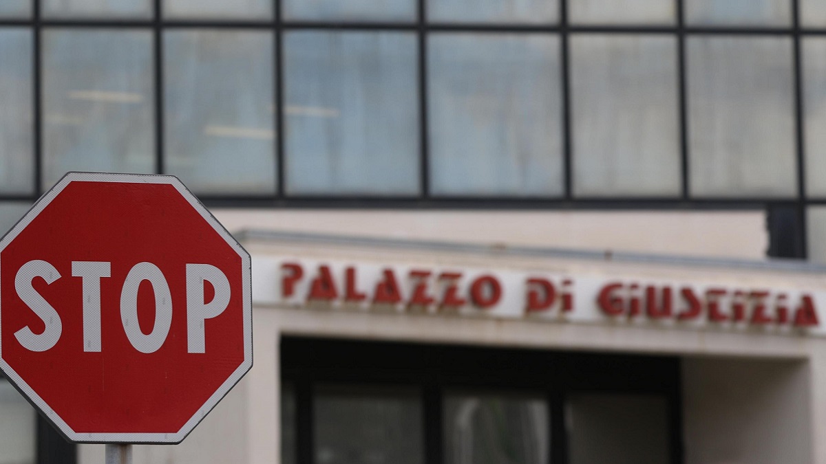 Napoli, 24enne travolta e uccisa in auto dall’ex: la madre tenta il suicidio dopo la sentenza