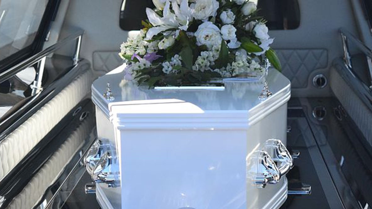 Muore all’estero, le rubano gli organi: cadavere senza occhi, cuore e cervello