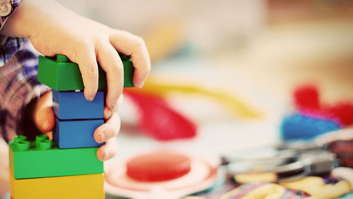 Siena, maltrattamenti sui bambini di un asilo nido: arrestata una maestra