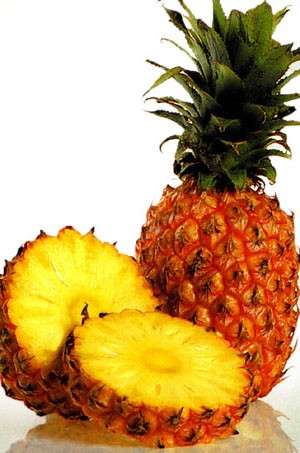 La maschera per il viso a base di ananas e mandorle dolci