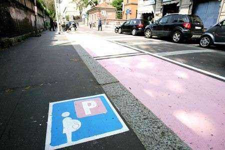 Donne: una petizione per avere i parcheggi rosa
