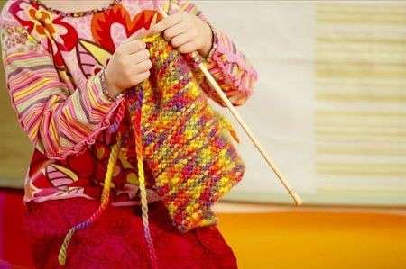 Lavori a maglia: come fare una sciarpa [FOTO]