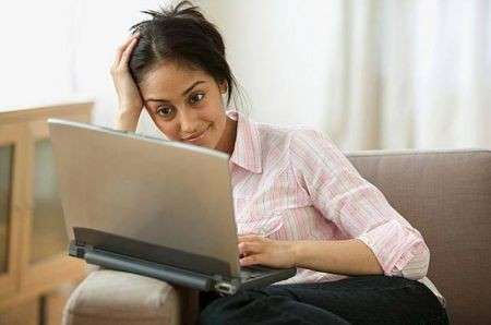 donna al computer