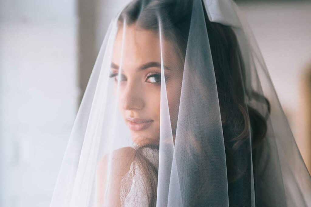 viso ragazza con velo sposa