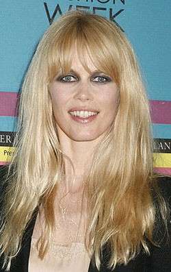 Star look: una Claudia Schiffer irriconoscibile