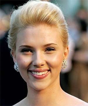 acconciatura scarlett johansson