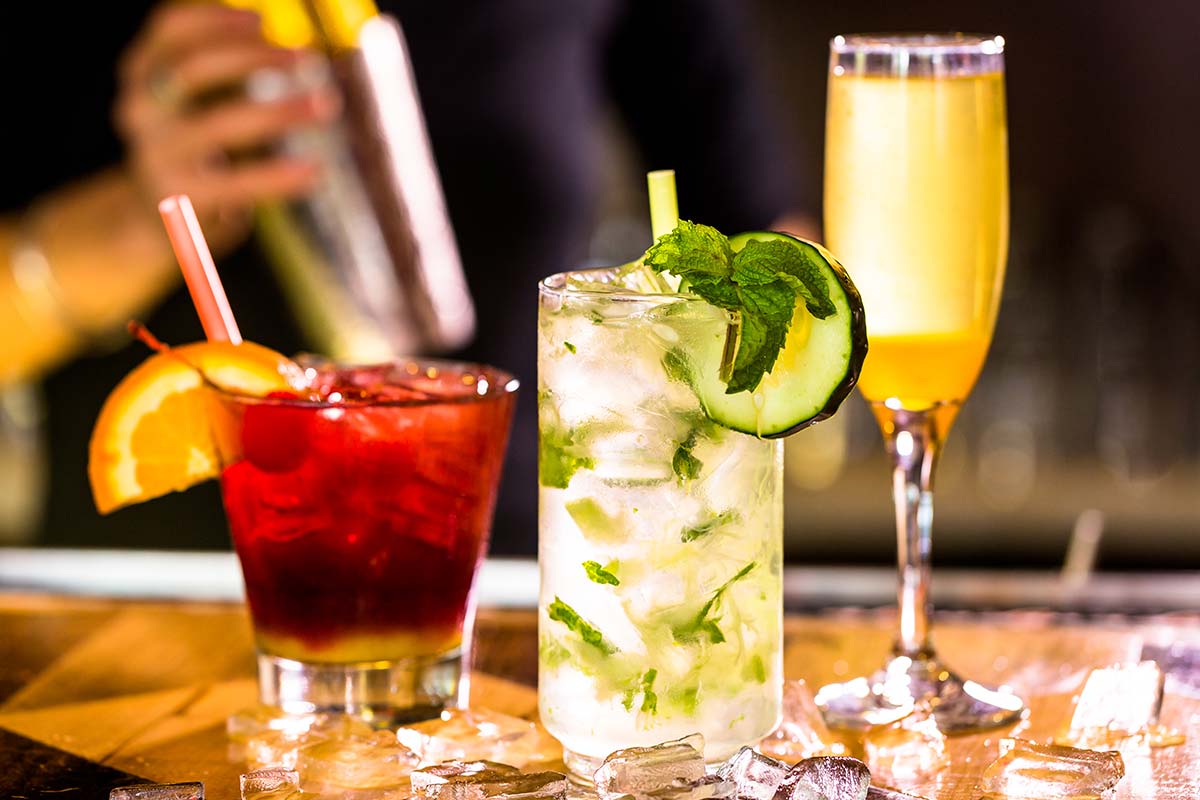 Alcol e calorie: aperitivi e drink fanno ingrassare? I consigli del nutrizionista
