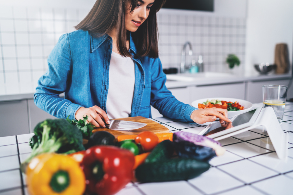 Dieta vegan danneggia le ossa e protegge dal cancro