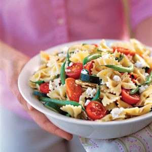 Pasta fredda: insalata di farfalle mediterranea