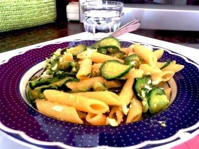 Pasta fredda: pennette con zucchine e menta