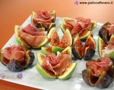 Ricette antipasti: cestini di fichi con prosciutto crudo