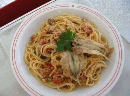 Ricette leggere: spaghetti con tonno e alici