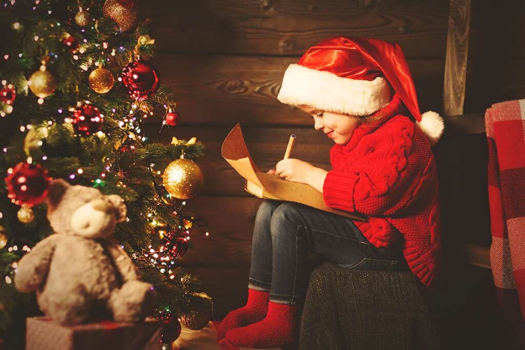 bambina scrive lettera babbo natale