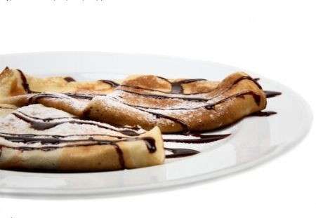 Crepes alla nutella con nocciole