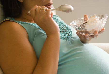 Alimentazione gravidanza: mangiare uova e pancetta