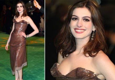 Anne Hathaway con un abito Vivienne Westwood