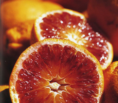 Obesità e invecchiamento si combattono con le arance rosse
