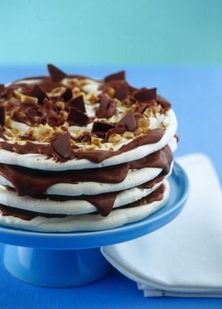 Ricette dolci: torta di meringhe con crema di nocciole
