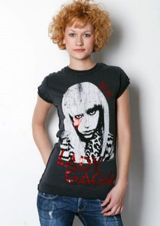 La t-shirt dedicata a Lady Gaga di Amplified