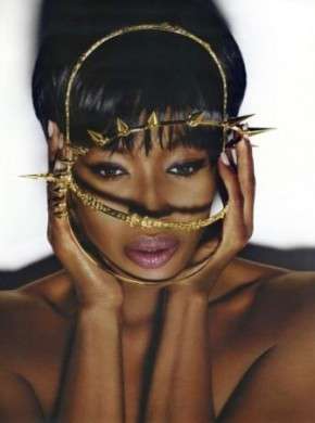 Naomi Campbell posa per Vogue Russia