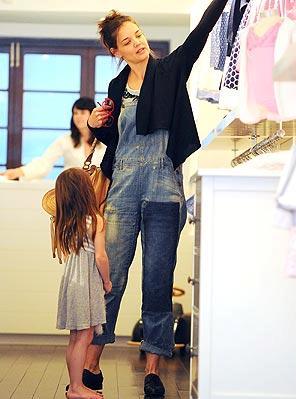 Katie Holmes e la salopette jeans