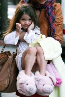 Suri Cruise con un pigiama da bambina