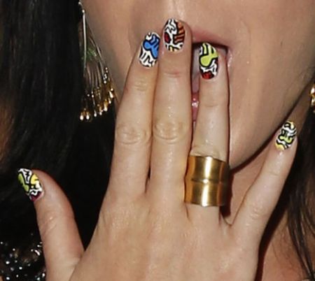 Nail Art: Katy Perry omaggia Keith Haring