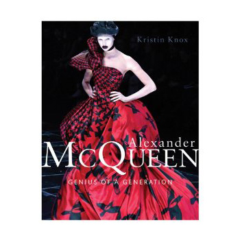 Alexander McQueen: a maggio un libro ne racconterà la storia