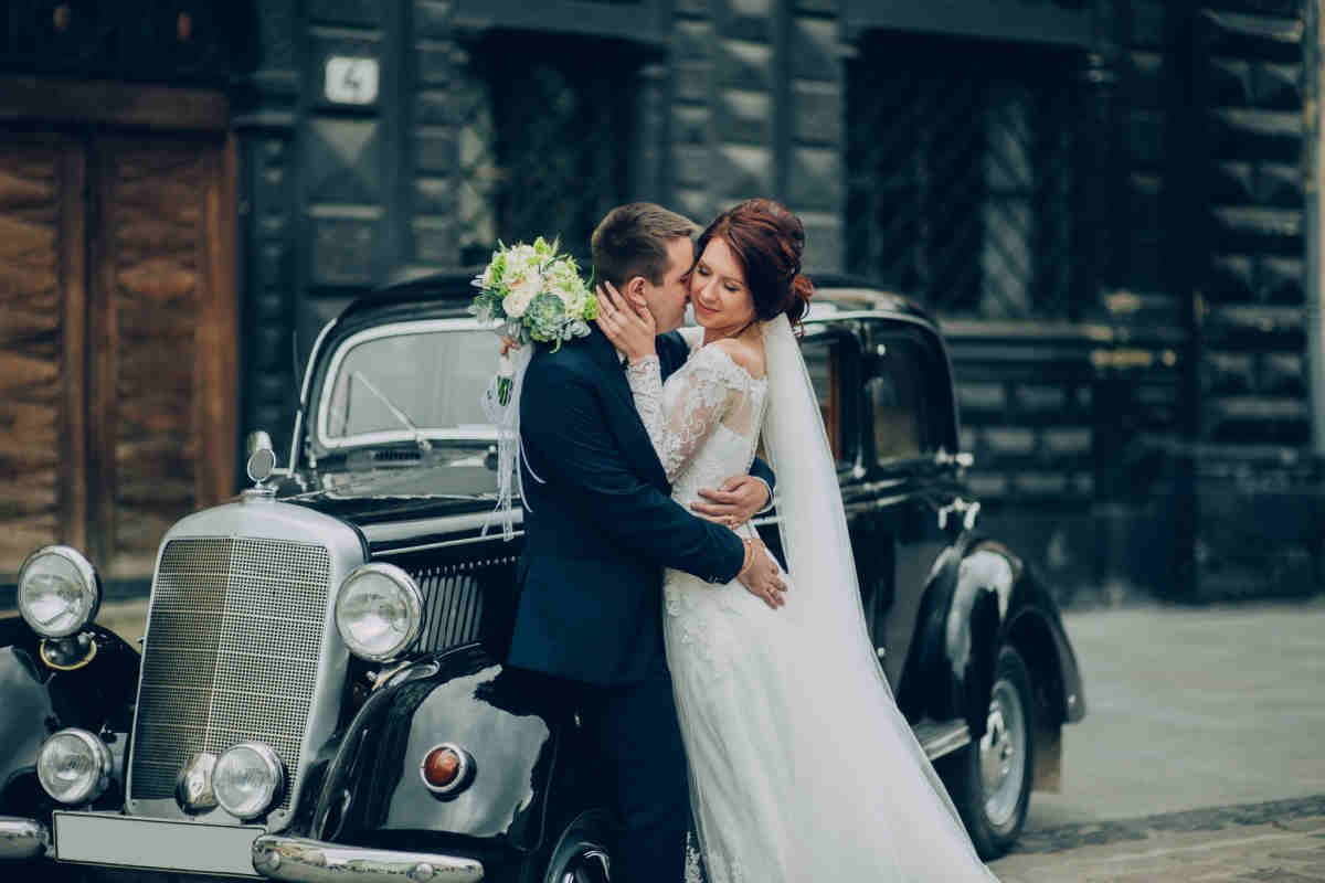 Matrimonio: l'auto d'epoca dei sogni degli sposi