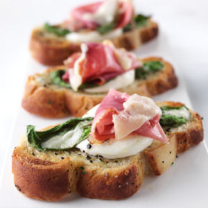 Ricette antipasti: bruschetta con philadelphia e prosciutto crudo