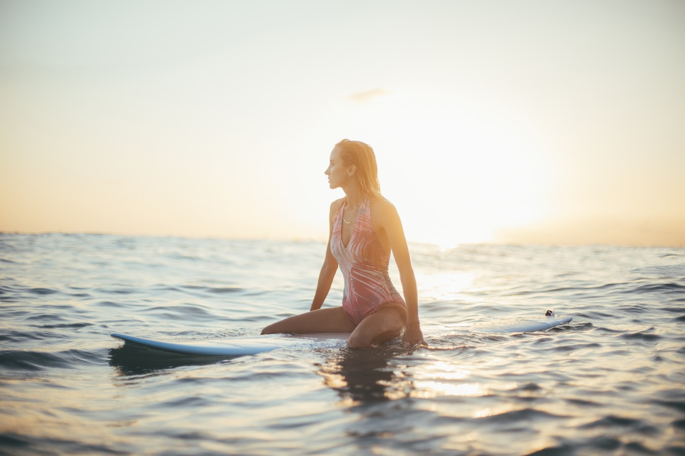 donna mare tavola da surf