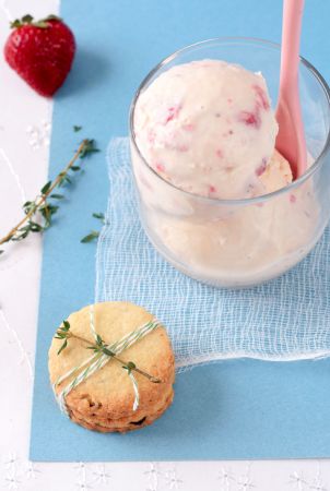 Ricette estive: gelato con fragole e yogurt