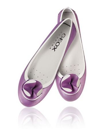 Scarpe Geox, le ballerine in pelle viola