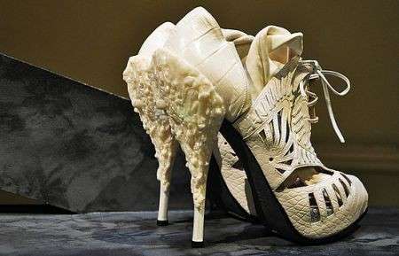 Nicholas Kirkwood: le scarpe di Rodarte si illuminano al buio