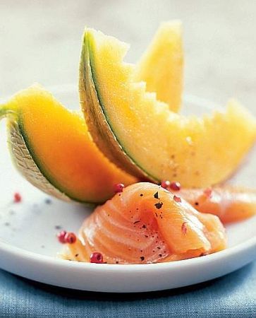 Ricette dietetiche: melone con salmone affumicato al pepe rosa