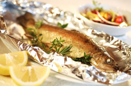 Ricette light estive: gamberi e pesce al cartoccio