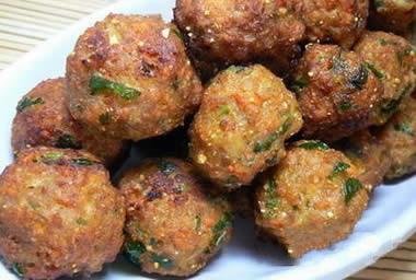 Polpette con uvetta e carote, ricetta estiva e facile