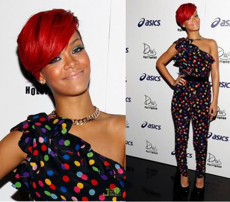 Rihanna con tuta a pois di D & G