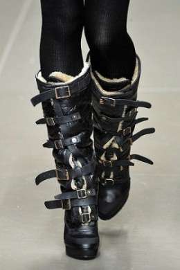 Burberry scarpe autunno inverno 2010 2011: stivali