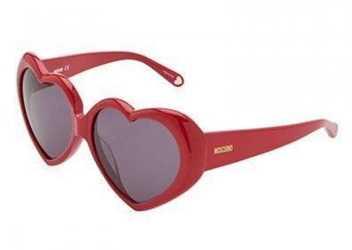 Moschino, gli occhiali da sole a forma di cuore | Pourfemme