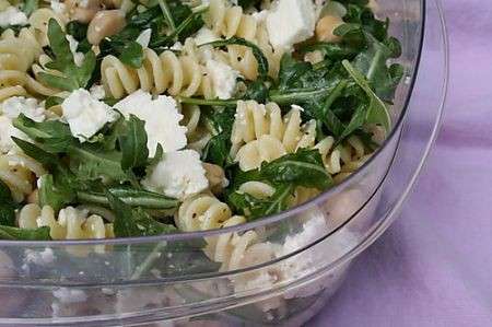 Pasta fredda con rucola e feta