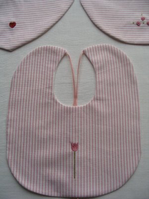 Idee cucito: realizzare bavaglini per neonati a casacca