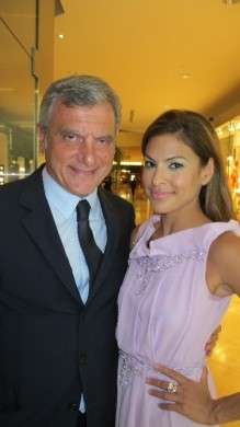 Christian Dior: Eva Mendes nella nuova boutique al South Coast Plaza